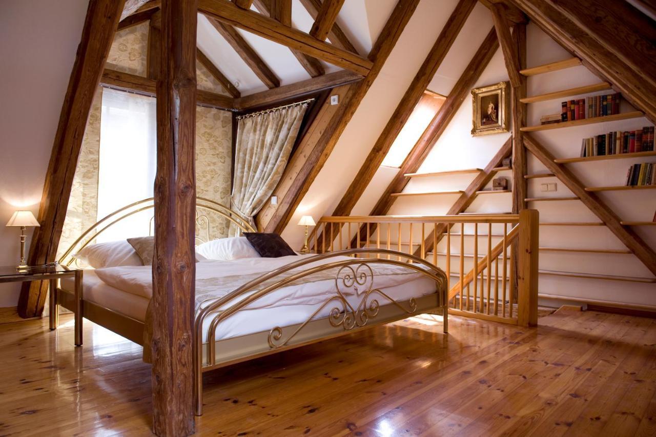 Goldgemaeuer Appartements Ochsenfurt Rum bild